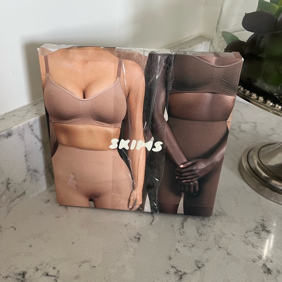 Skims core control short - Picture 1 of 3